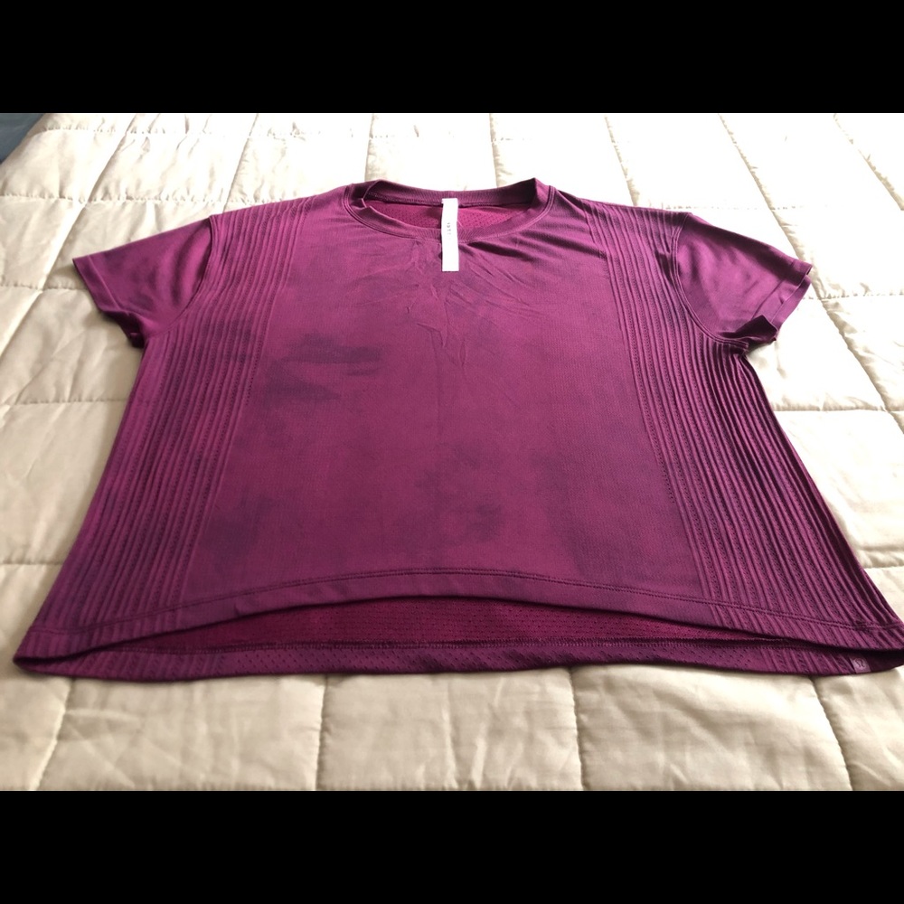 Lululemon short-sleeved top. Pretty plum. EUC.